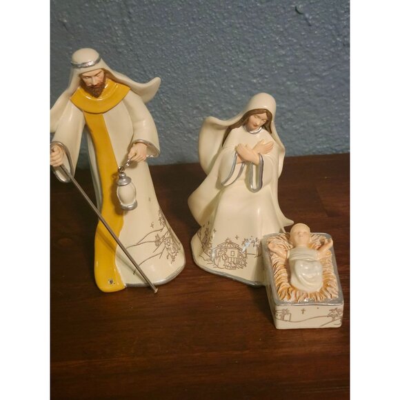 Hawthorne Village Silver Blessings Nativity Joseph, Mary, and Baby Jesus Figures - Picture 1 of 8